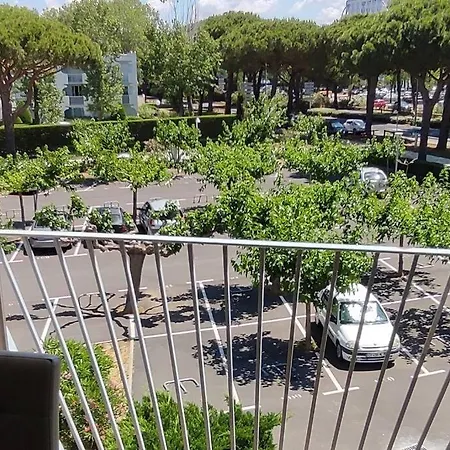 Climatisé Avec Parking Et Wifi Au Couchant Appartamento